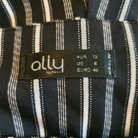 Ally fashion size 12 black/white striped shorts. - Picture 3 of 4